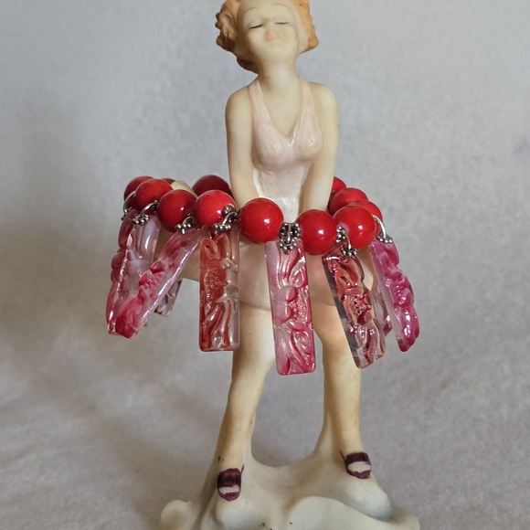 Frizzy K Lizzie Jewelry - Red Beaded Bracelet w/ Red Marbled, Carved Glass Dangles & Siver Spacers